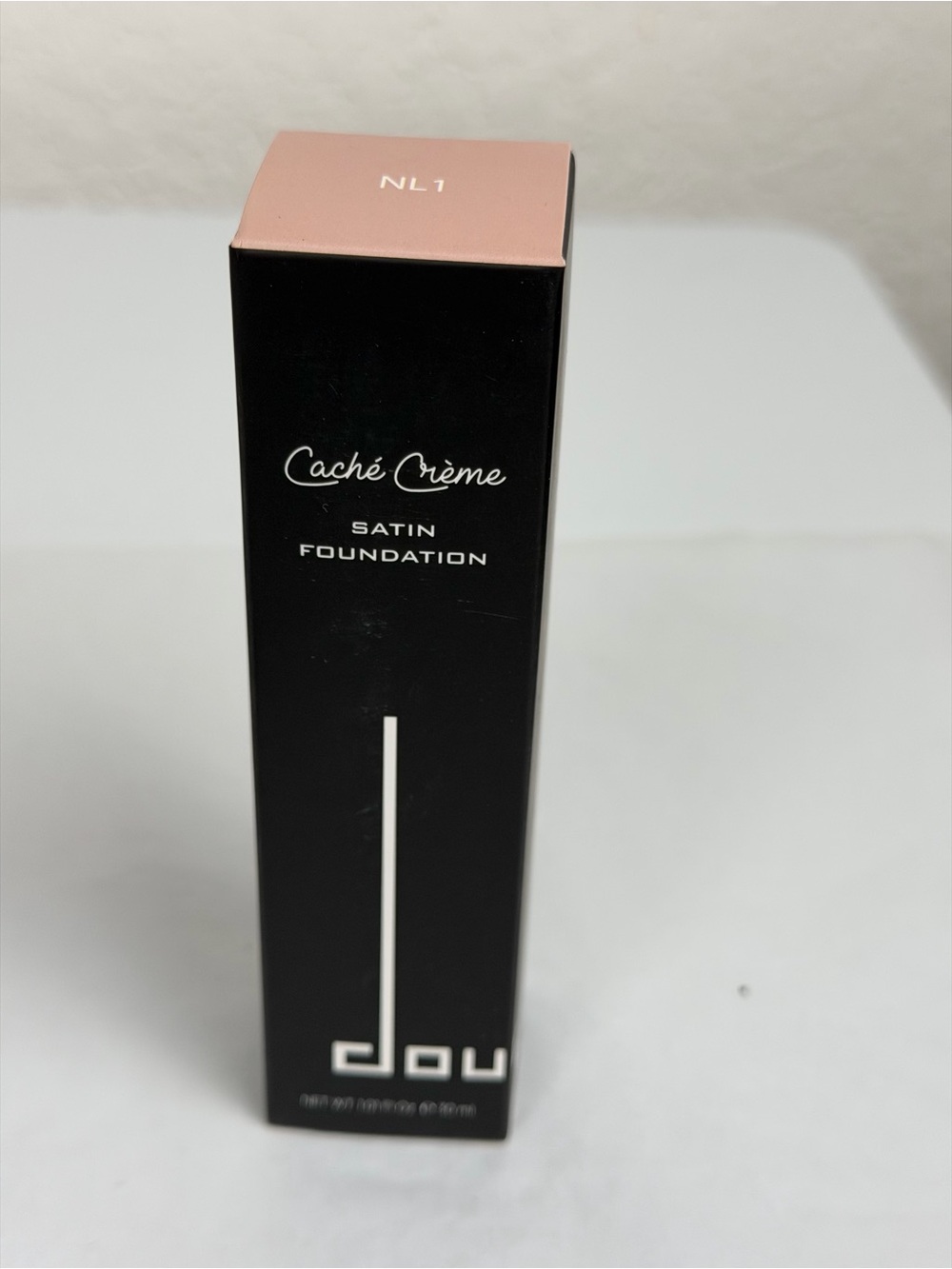 Caché Crème Satin Foundation - NL1 Pink Shade